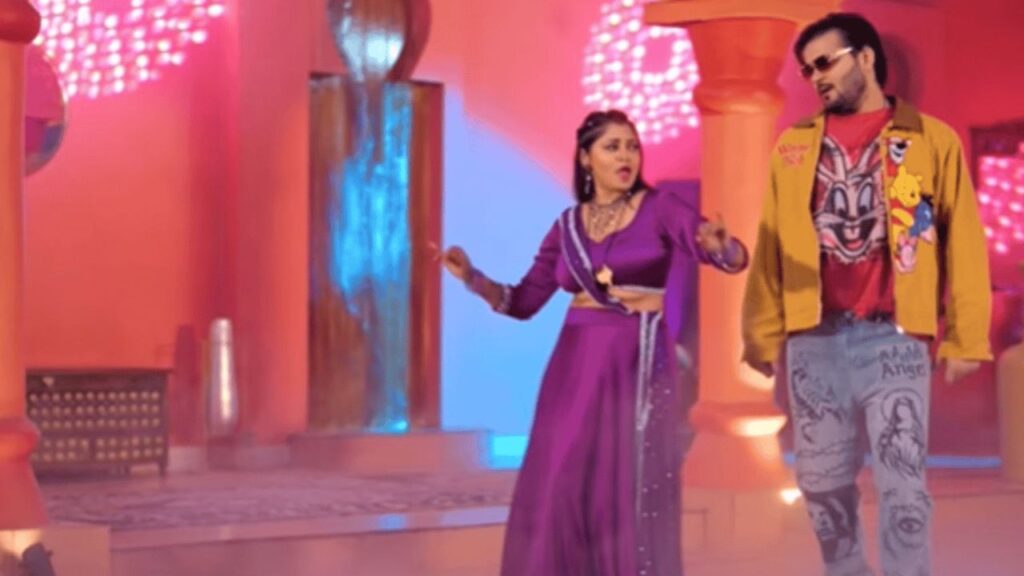 Kamar Dhake Sutela Bhojpuri Song