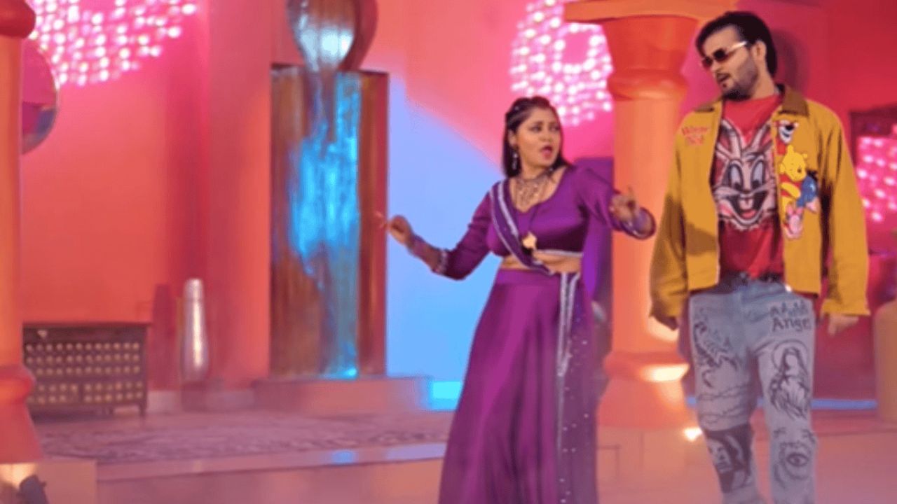 Kamar Dhake Sutela Bhojpuri Song