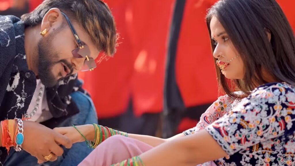 Jhulaniya Me Jhul Bhojpuri Song